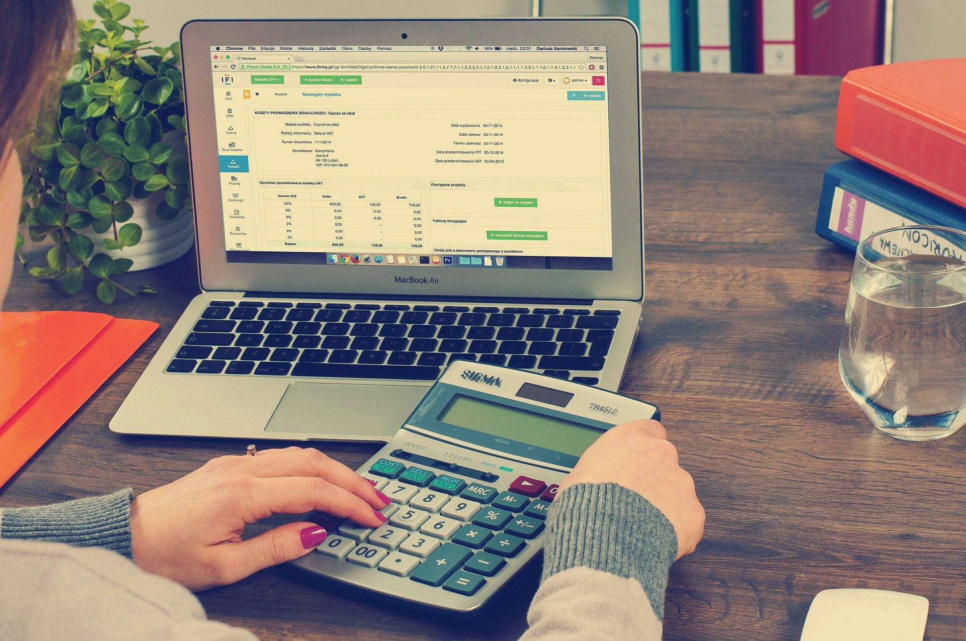 Advantages of Hiring Bookkeeping Services